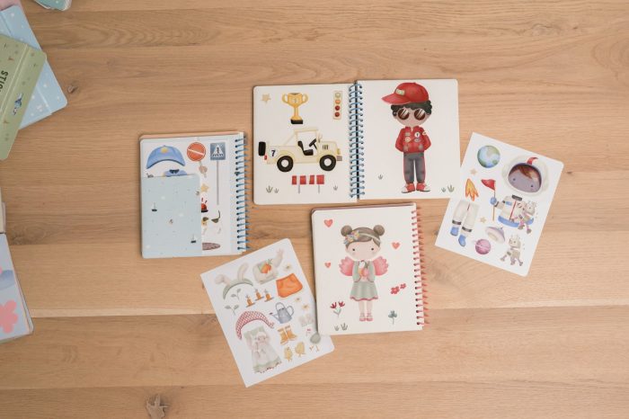 Little Dutch - Aankleed- en stickerboek Jim & Friends