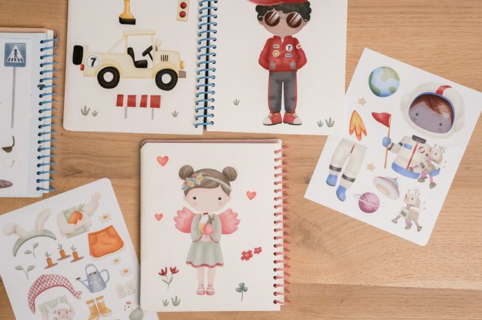 Little Dutch - Aankleed- en stickerboek Jim & Friends